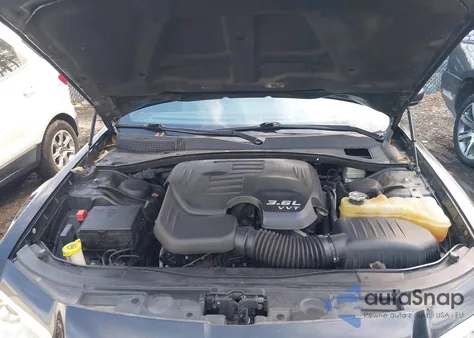 2013 Chrysler 300C John Varvatos Limited Edition из США, поврежденный, VIN 2C3CCADG1DH743869